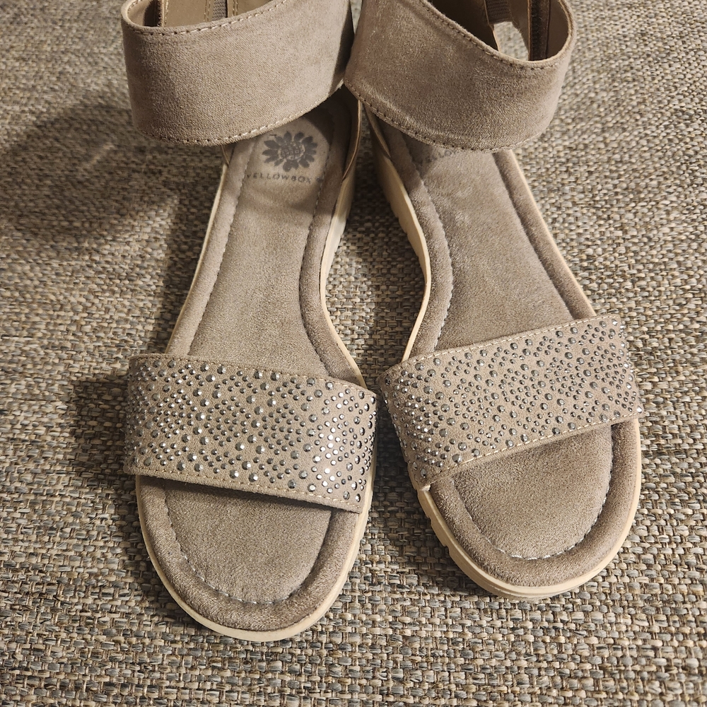 Stylish Beige Sandals with Rhinestone Detailing